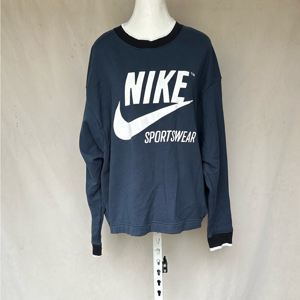 Nike new large sportswear sweatshirt